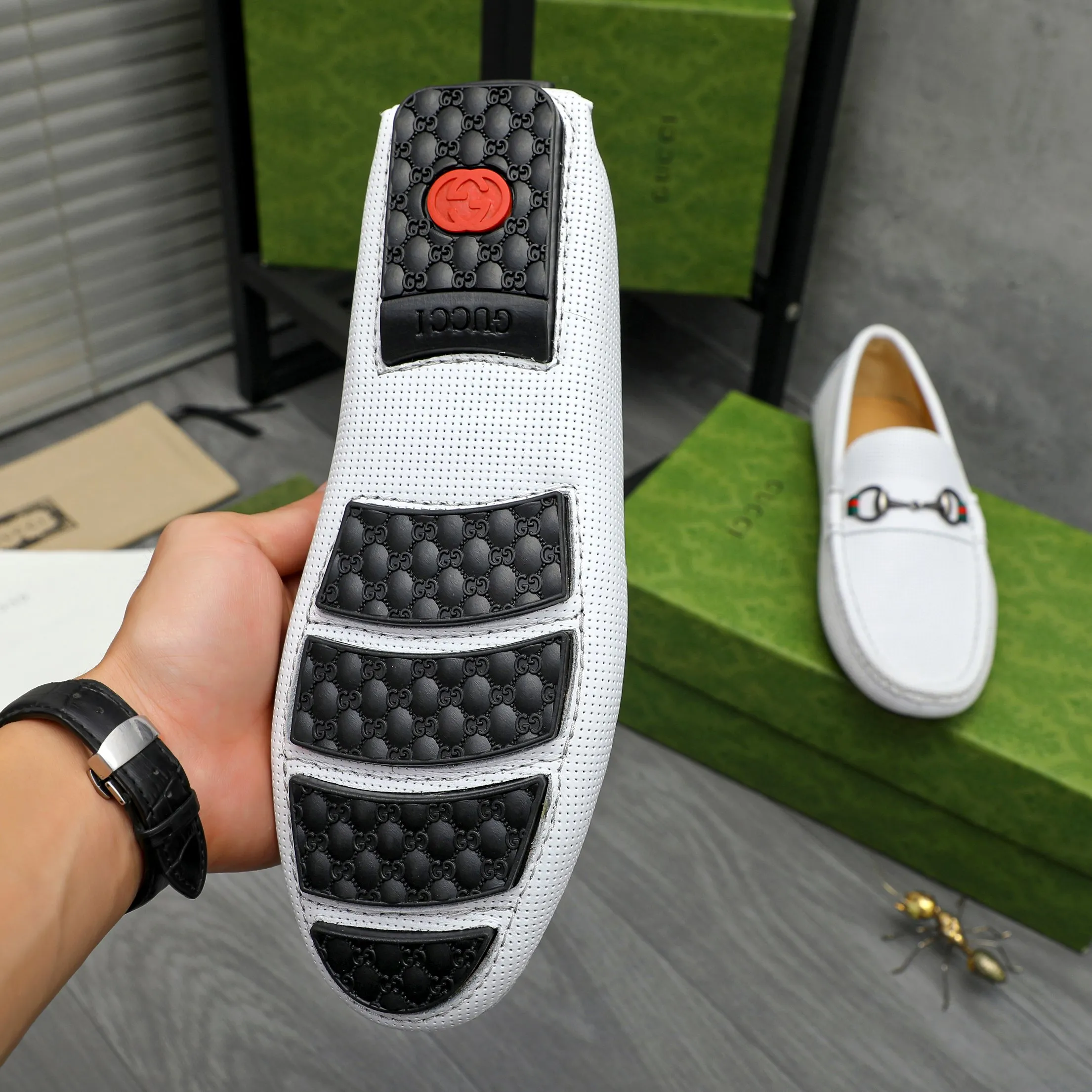 Men's shoes 💰p420 Product trademark: GUCCI (Gucci) casual slip-on men's shoes Regular size: 38-44 Product materials: Selected hollow cowhide upper, sheepskin lining, rubber outsole